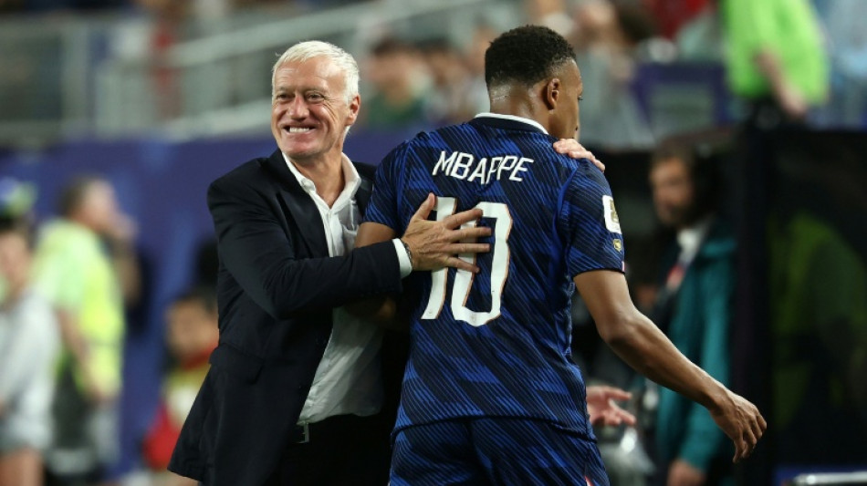  Deschamps regresa a Francia por la muerte de su madre y no dirigir&aacute; ante Noruega 