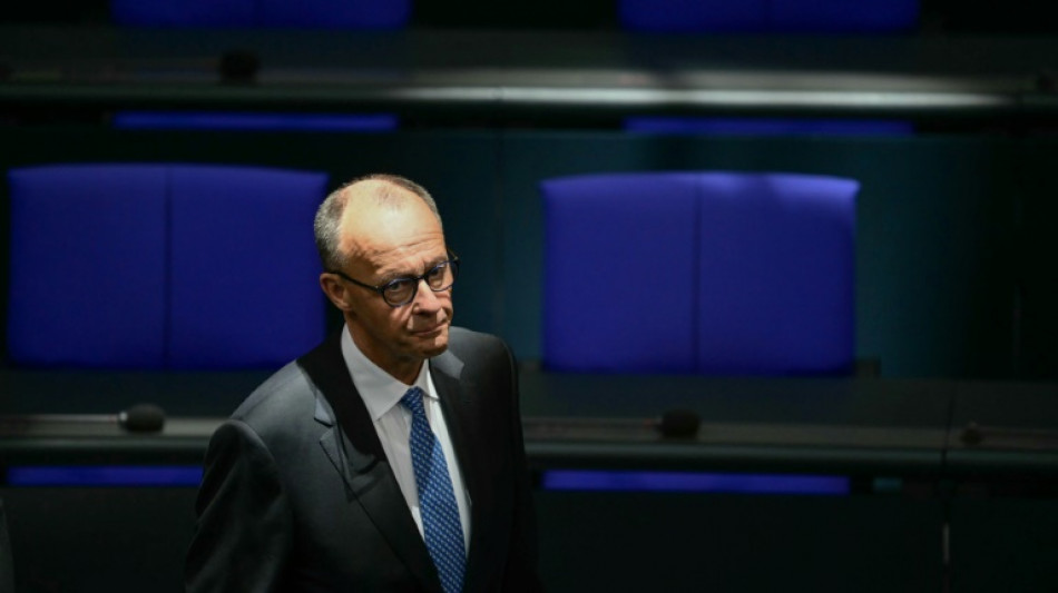 Wirtschaft schaut besorgt auf gescheiterte Kanzlerwahl und fordert Stabilit&auml;t