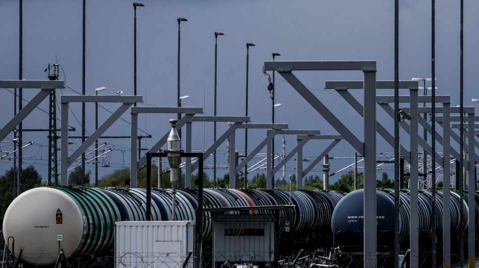  Il petrolio cede il 4% con l'annuncio di Trump sulla ripresa dei negoziati con l'Iran 