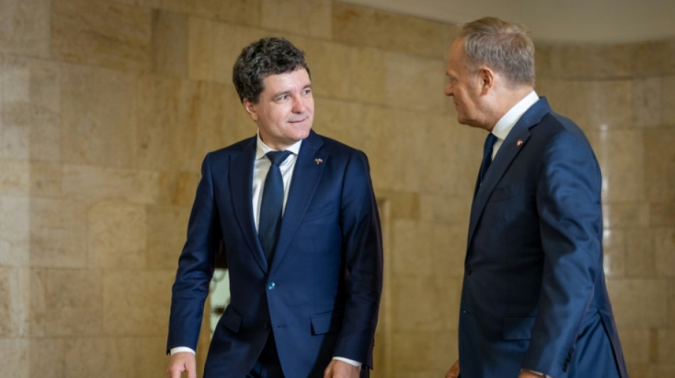 Pró-europeu Nicusor Dan toma posse como presidente da Romênia