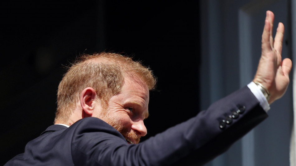 Harry lascia Londra per Birmingham, ma i media rilanciano sull'incontro col re 