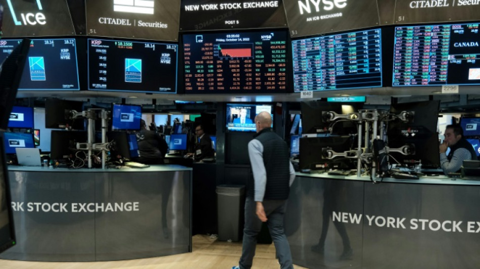 Wall Street conclut en hausse une s&eacute;ance h&eacute;sitante