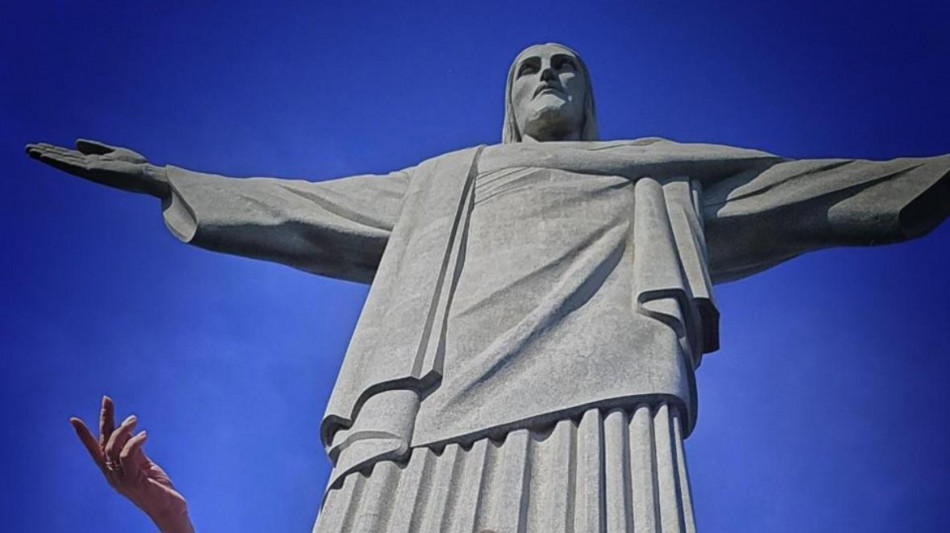 Il Cristo Redentore diventa la passerella del Rio Fashion Show