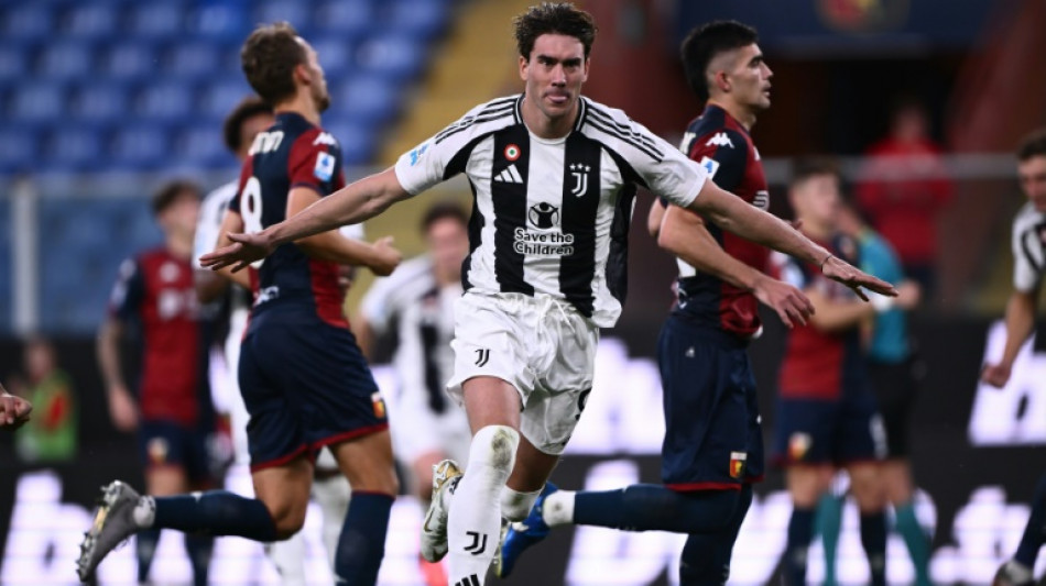 Juventus vence Genoa e dorme na lideran&ccedil;a do Italiano; Inter bate Udinese