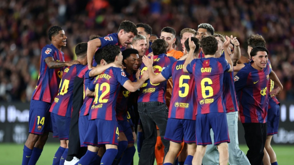  Barcelona vence Real Madrid (2-0) e &eacute; campe&atilde;o espanhol pela 29&ordf; vez 