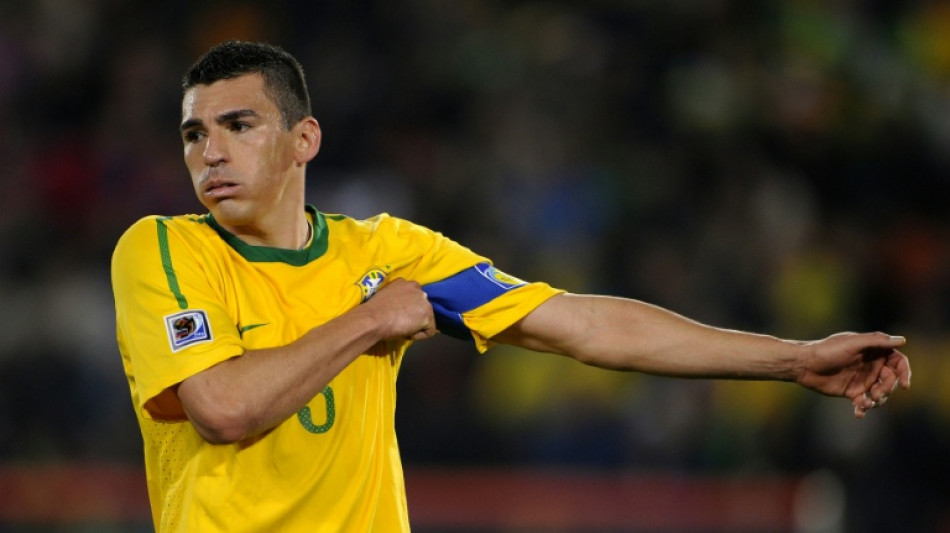 Ex-zagueiro Lúcio tem queimaduras em 18% do corpo após acidente