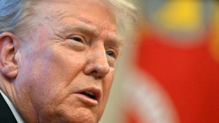 Trump amea&ccedil;a processar ve&iacute;culos de comunica&ccedil;&atilde;o que usam fontes an&ocirc;nimas para informar