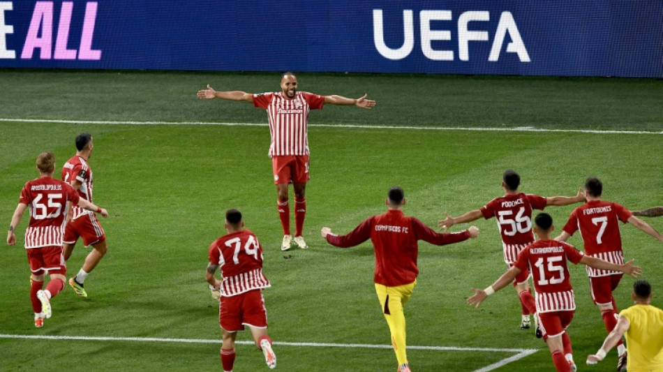 Olympiacos vence Fiorentina (1-0) na prorroga&ccedil;&atilde;o e conquista Liga Confer&ecirc;ncia