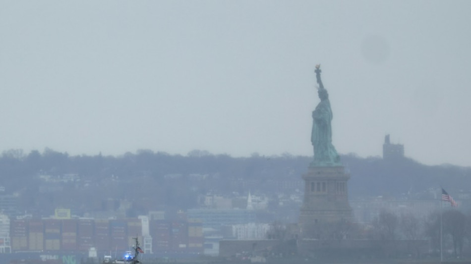 Six morts, dont trois enfants, dans le crash d'un h&eacute;licopt&egrave;re dans le fleuve de New York