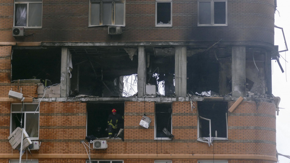 Kiev, 'raid russo contro grattacielo a Dnipro, ci sono feriti'