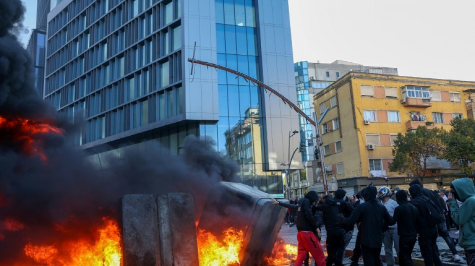  Nuevos enfrentamientos entre manifestantes y polic&iacute;as en Albania 