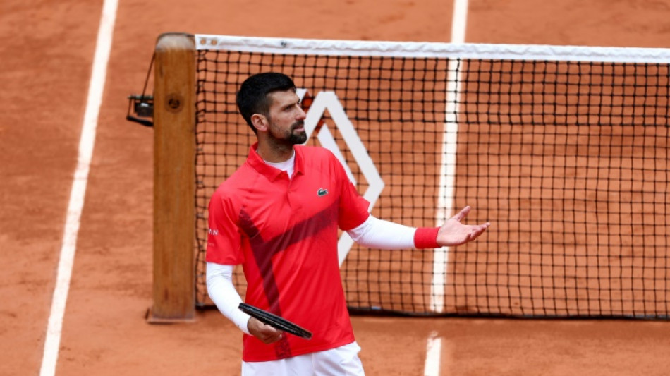 Djokovic estreia sem grandes dificuldades e avança em Roland Garros