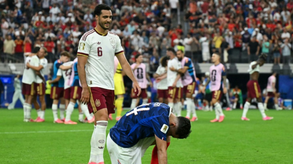  'Eles foram melhores do que n&oacute;s', admite Cherki ap&oacute;s derrota da Fran&ccedil;a para a Espanha 