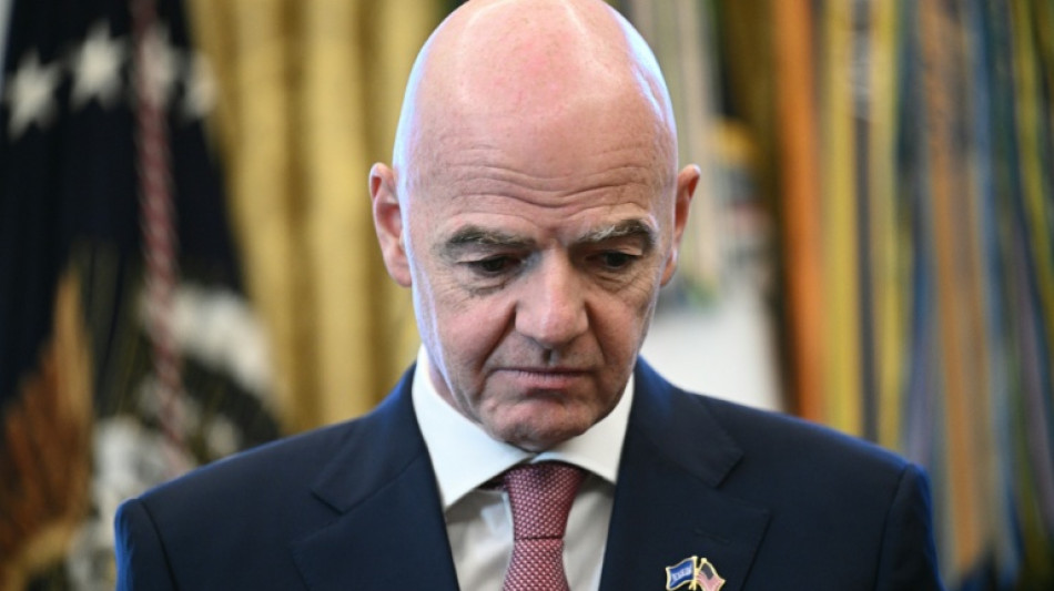  Infantino vai do c&eacute;u ao inferno em apenas duas semanas 