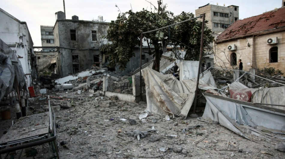 Bombardeio israelense danifica um dos poucos hospitais em funcionamento em Gaza