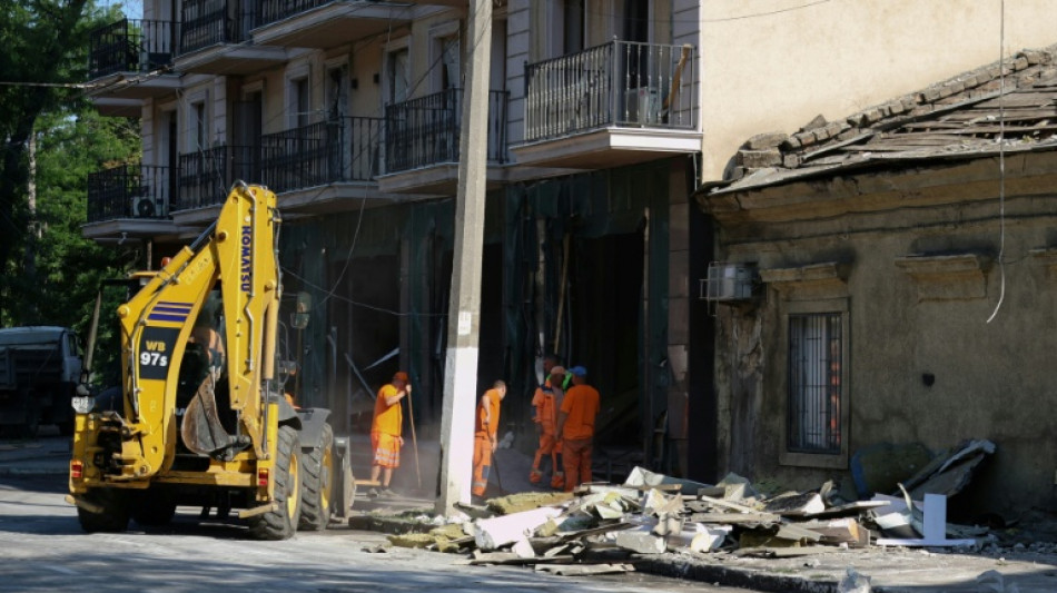  Ataques rusos en la ucraniana Odesa matan a dos personas y causan grandes da&ntilde;os 