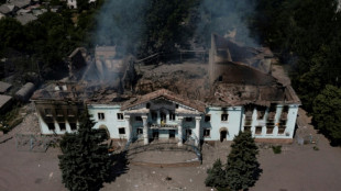 Lyssytchansk, touch&eacute;e par une frappe mortelle, se pr&eacute;pare aux combats