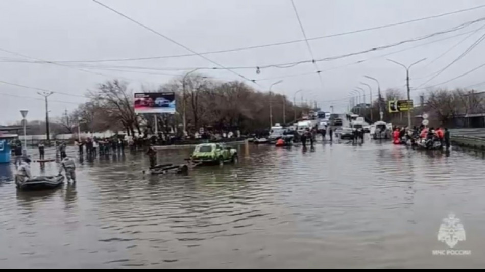Habitantes de la ciudad rusa de Orsk se manifiestan por la gestión de las inundaciones