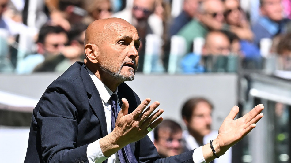 Juve: tifosi Juve in campo, si chiude dopo un tempo la partitella allo Stadium 
