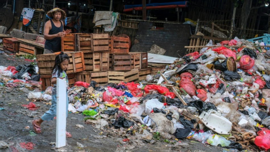  Indonesia capital faces 'filthy' trash crisis 