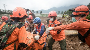 Sube a 17 el saldo de muertos por el alud en Indonesia