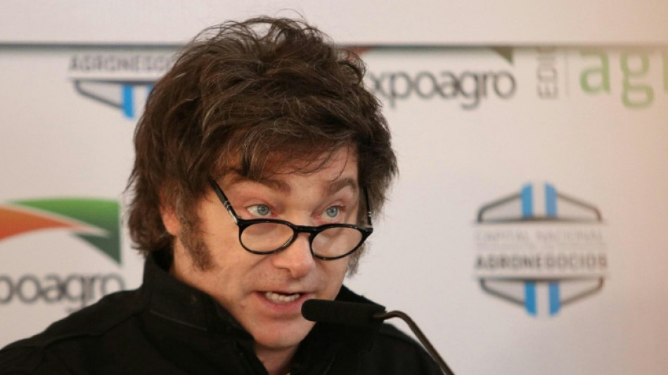 Milei promete c&aacute;rcel por disturbios, tras protesta de jubilados e hinchas de f&uacute;tbol