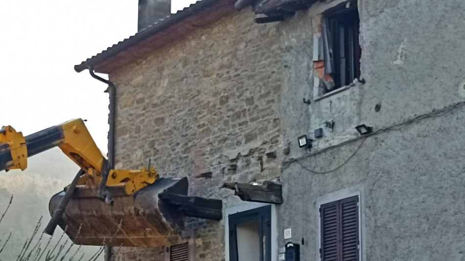 Uccise il vicino che gli demoliva casa, assolto