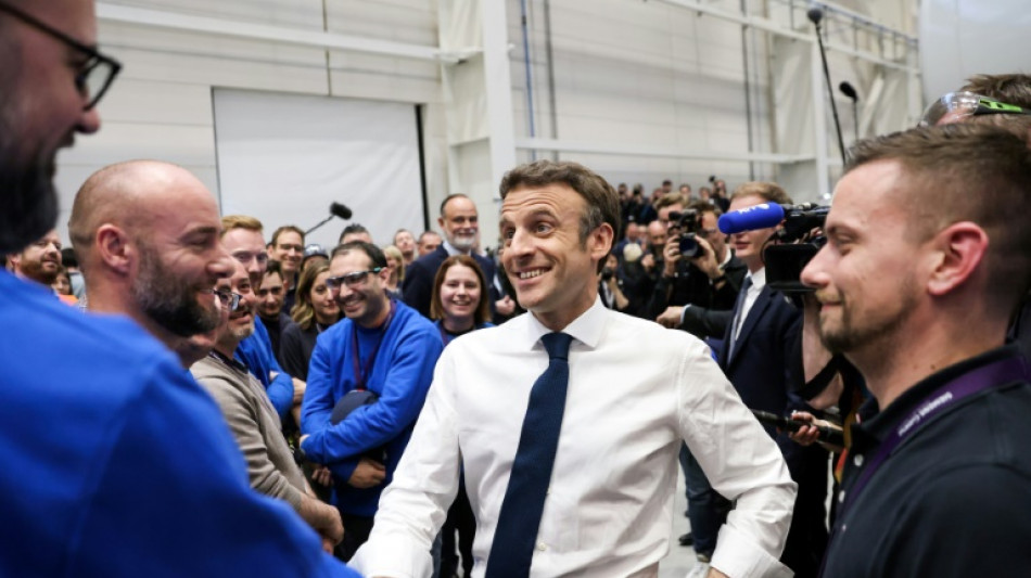 Pr&eacute;sidentielle: Macron et Le Pen, chacun joue la carte du rassemblement