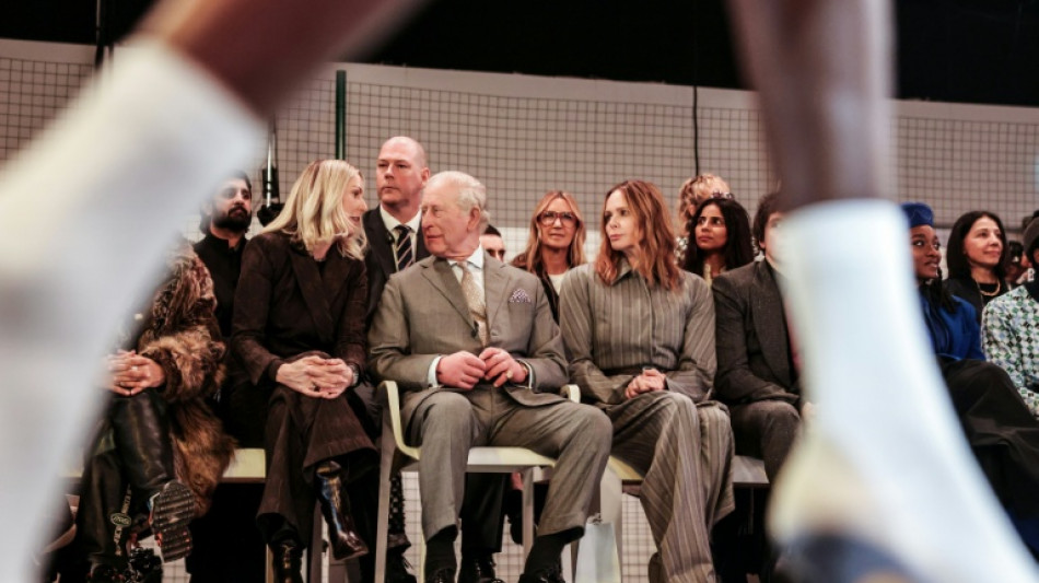  Carlos III inaugura la Semana de la Moda de Londres, en plena tormenta para la familia real 