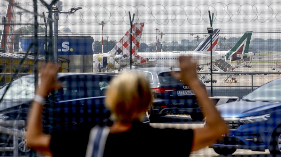  Sindacati confermano lo sciopero degli aerei, probabile la precettazione 