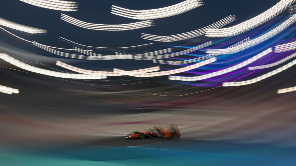  Tutti i team in Bahrain per i test, la McLaren resta 'papaya' 