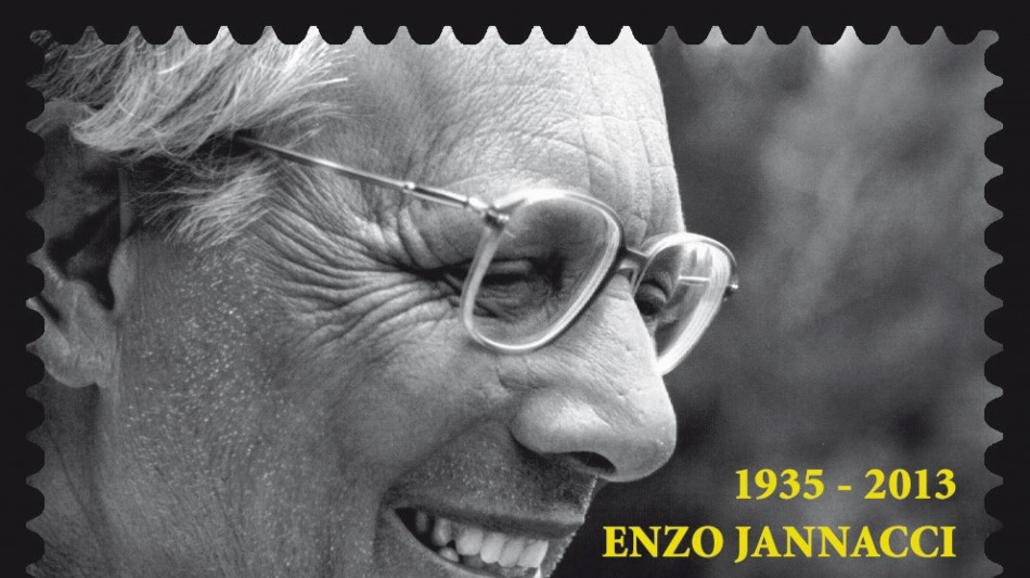 Un francobollo per Enzo Jannacci, popolare cantautore