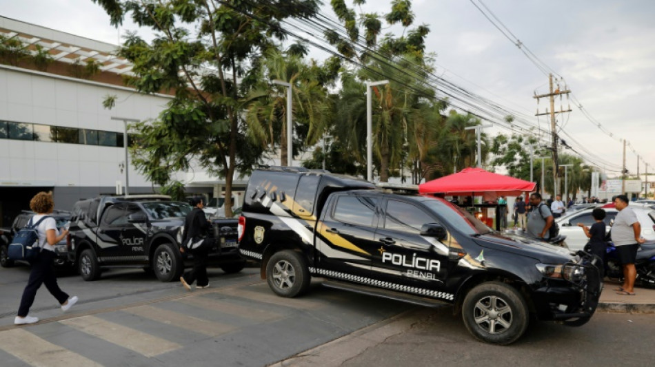 Jair Bolsonaro passar&aacute; noite no hospital ap&oacute;s "sentir-se mal"