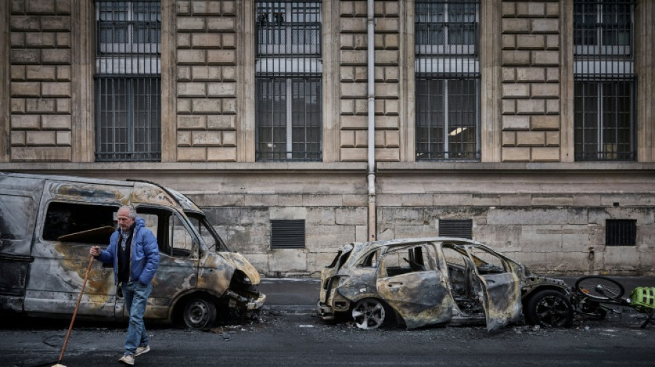  French PM to meet unions as government prepares for more protests 