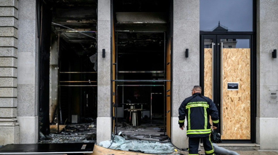  Commerces vandalis&eacute;s et pill&eacute;s: un fonds d'urgence de 13 millions d'euros de la r&eacute;gion et de Paris  
