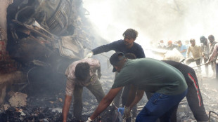 Avião com 242 pessoas a bordo cai na Índia; um sobrevivente é encontrado