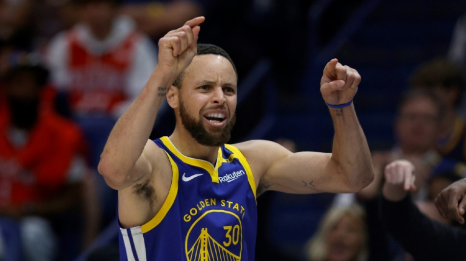 Curry drops 52 as Warriors win, Jokic bags career-high 61 in Denver loss
