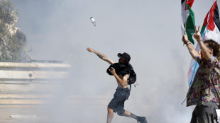 Bloquons Tout, scontri a Parigi, in fiamme un ristorante