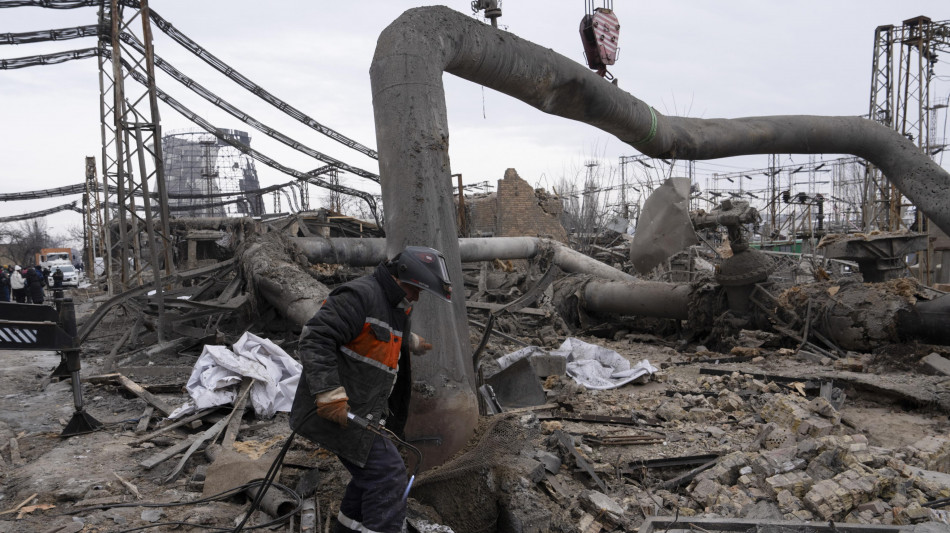  Zelensky, 'notte di massicci raid russi con 400 droni e 40 missili' 