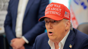 Trump evoca revoca licenza contro tv che considera ostili