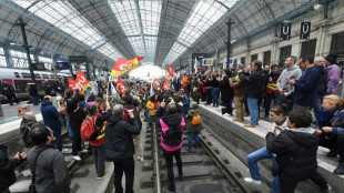 Franz&ouml;sische Opposition stellt im Rentenstreit zwei Misstrauensantr&auml;ge