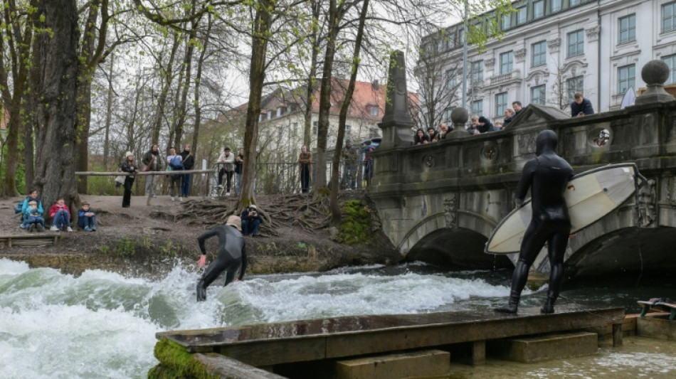  Le surf sur la vague de Munich r&eacute;autoris&eacute; par le nouveau maire 