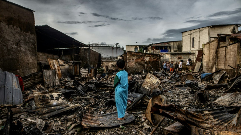 Indon&eacute;sie: sc&egrave;nes de d&eacute;solation apr&egrave;s l'incendie meurtrier d'un d&eacute;p&ocirc;t de carburant