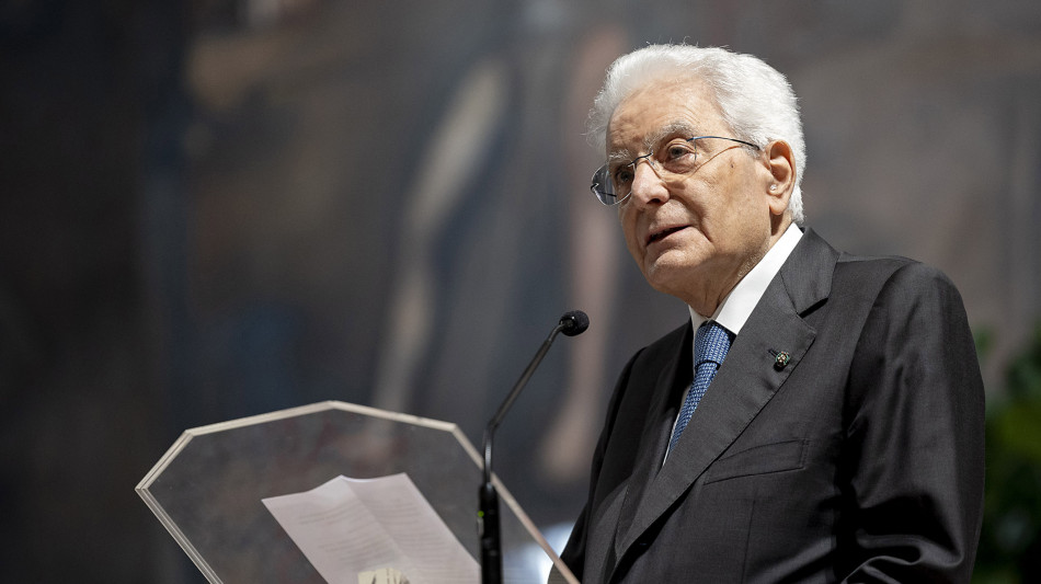 Mattarella, omotransfobia inacettabile, basta con brutalit&agrave;