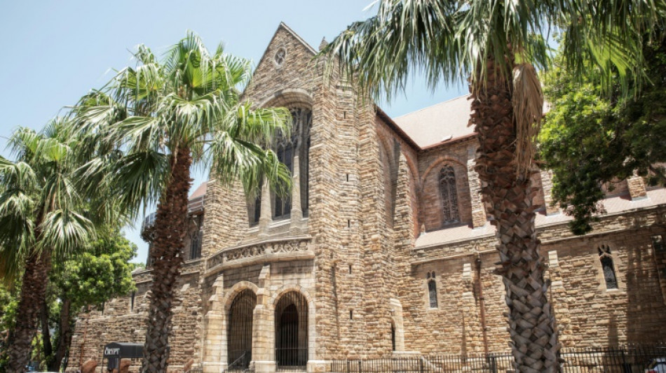 Incendio en la catedral donde están las cenizas de Desmond Tutu
