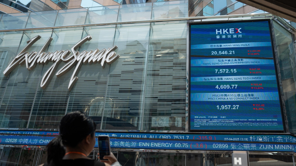 Borsa: Hong Kong poco mossa, apre a -0,05%