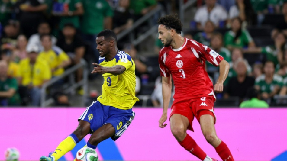  World Cup warning with Sweden star Isak 'getting stronger and stronger' 
