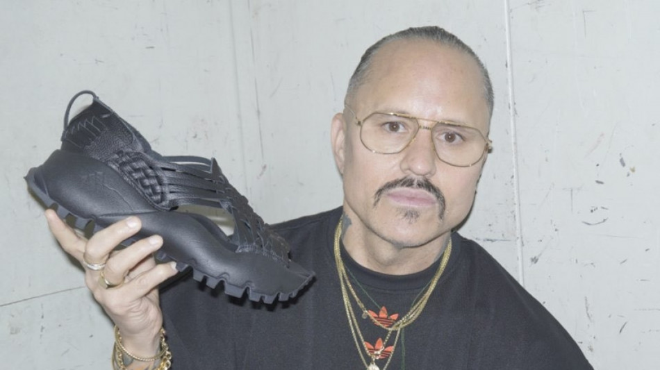 Designer di Adidas si scusa per i sandali copiati in Messico