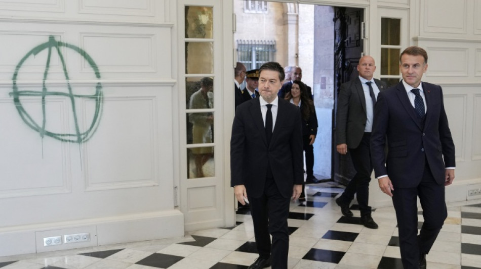  Macron sieht weiteren "riskanten" Protest-Samstag voraus  