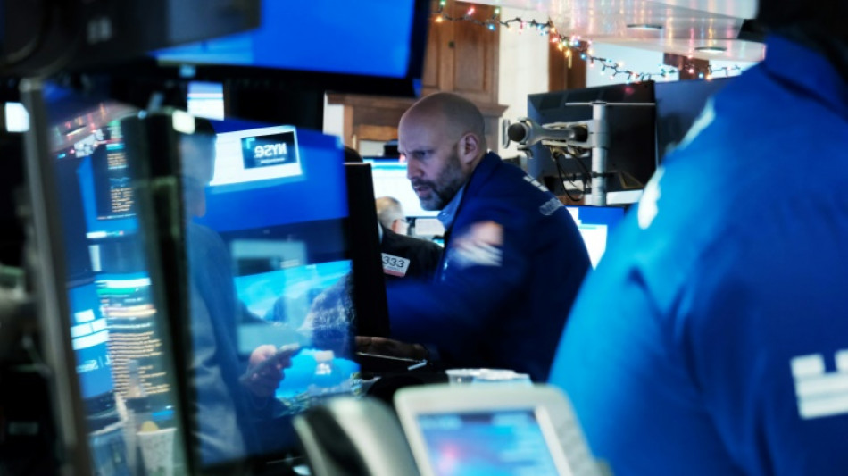Wall Street: le Dow Jones cl&ocirc;ture &agrave; l'&eacute;quilibre, Nasdaq et S&P en baisse, le march&eacute; reste crisp&eacute; 